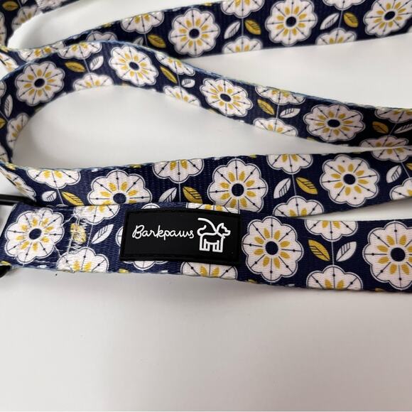 Dog Leash Daisy Print Blue Yellow White SZ MED Barkpaws NWOT Neoprene 4.75 ft - Picture 1 of 5